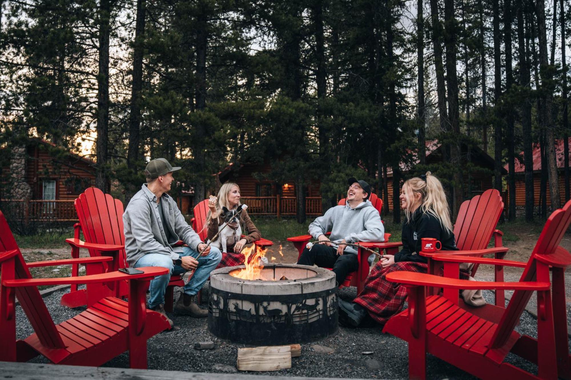 Hotel Baker Creek By Basecamp Lake Louise Exteriér fotografie