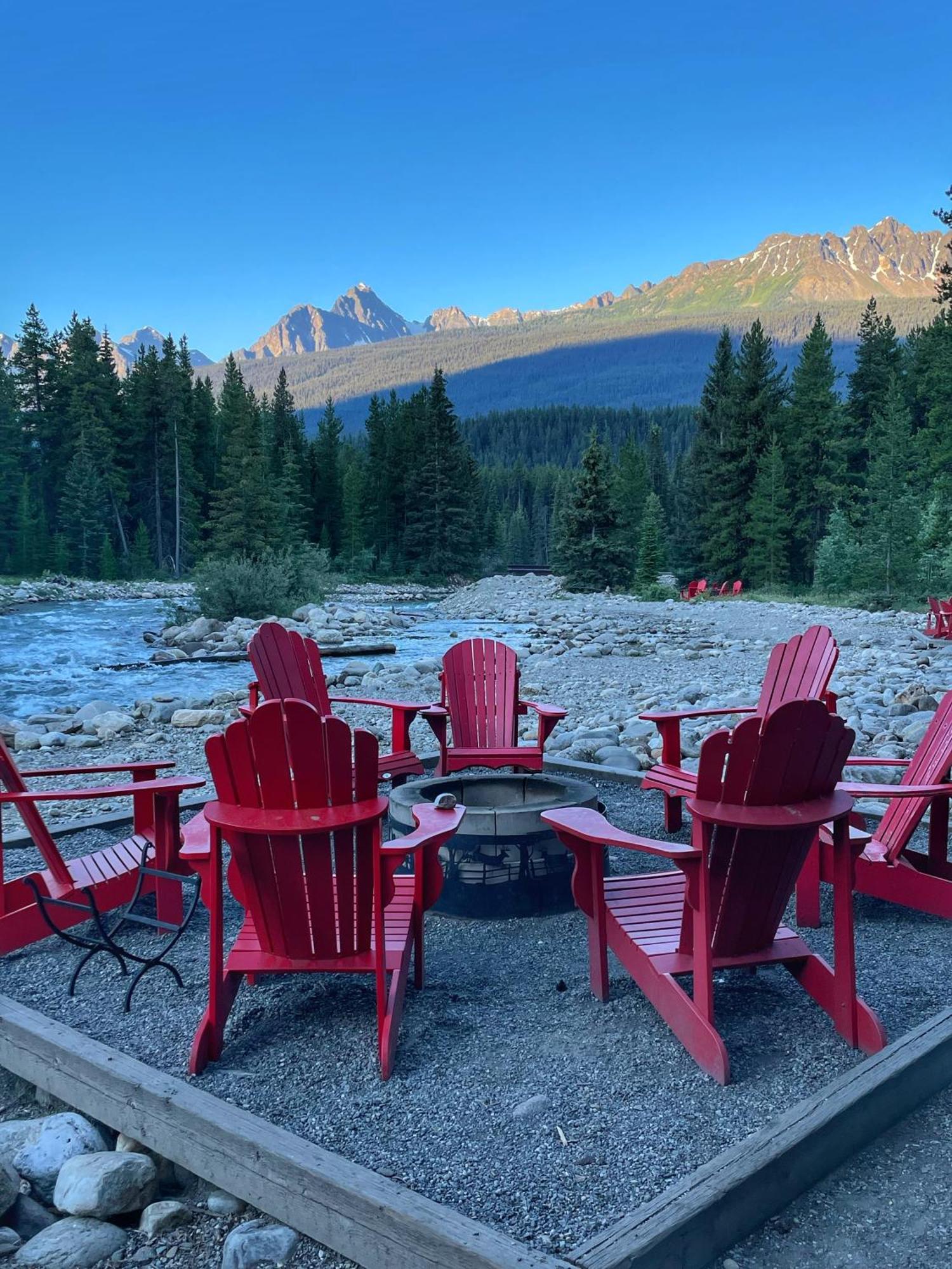 Hotel Baker Creek By Basecamp Lake Louise Exteriér fotografie