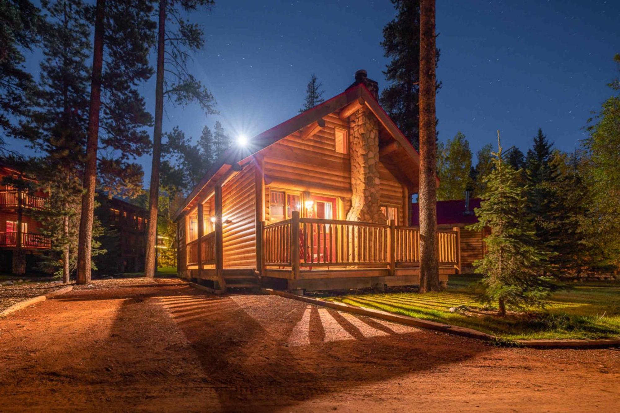 Hotel Baker Creek By Basecamp Lake Louise Exteriér fotografie