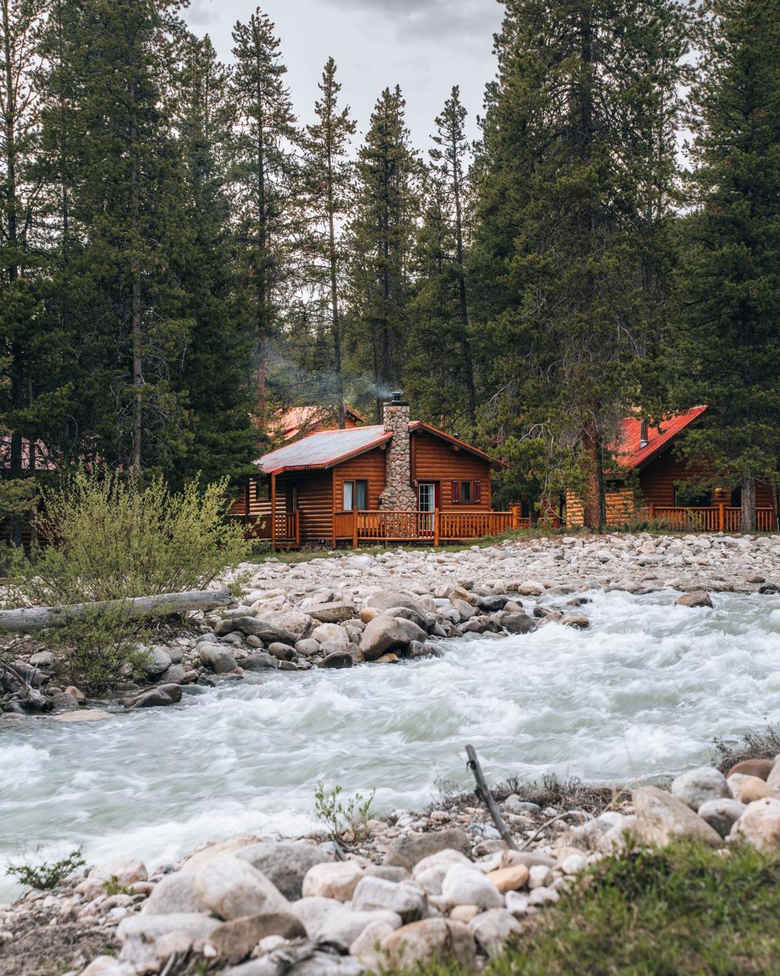 Hotel Baker Creek By Basecamp Lake Louise Exteriér fotografie